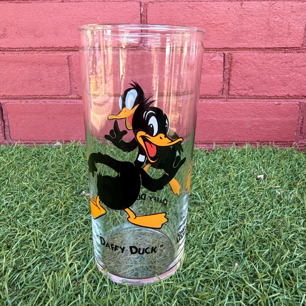 Vintage 1993 Looney Tunes Daffy Duck Glass Tumbler Warner Bros 6.25 Inch